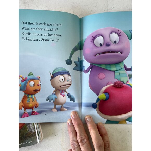 Set of 4 books: Level One Reader,The Big Bug Dug, Henry Hugglemonster Snow Day - Picture 5 of 8